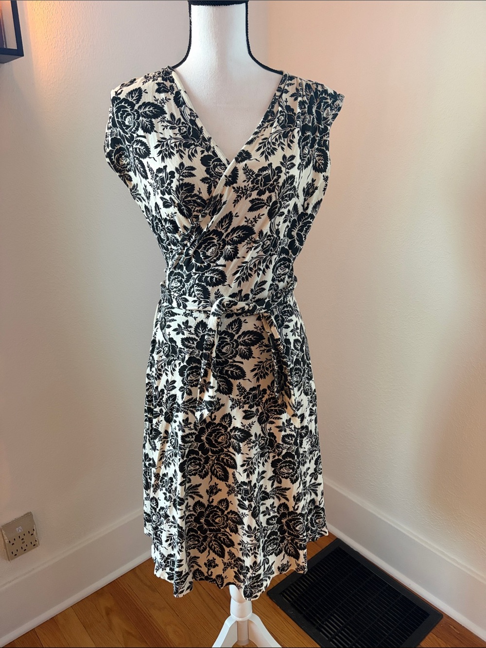 Effie's Heart Cream and Black Floral True Wrap Dress Medium